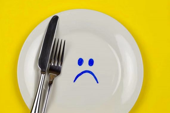 Manger sans faim : comprendre l’alimentation émotionnelle face aux journées difficiles